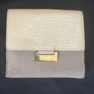 Gucci Beige Two-Tone Textured Bifold Wallet with Gold Plate